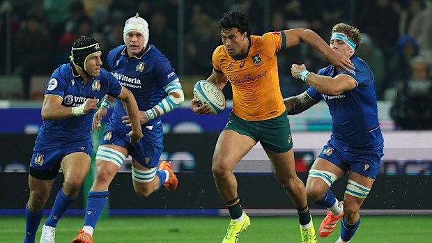 Joseph-Aukuso Suaalii of Australia makes a break.