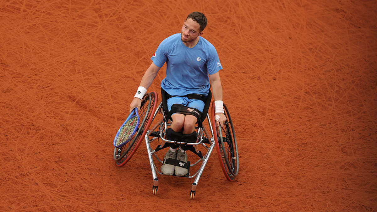 French Open 2025: Alfie Hewett criticises late court change in men #39 s