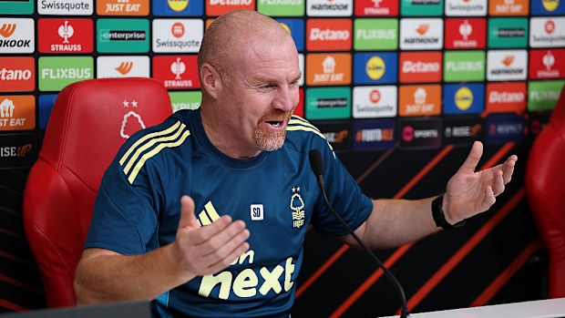 Sean Dyche, Nottingham Forest'ta basın toplantısında.