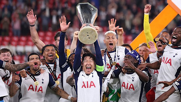 Son Heung-Min of Tottenham Hotspur lifts the trophy.