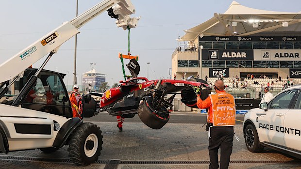 Lewis Hamilton'un hasar görmüş aracı.