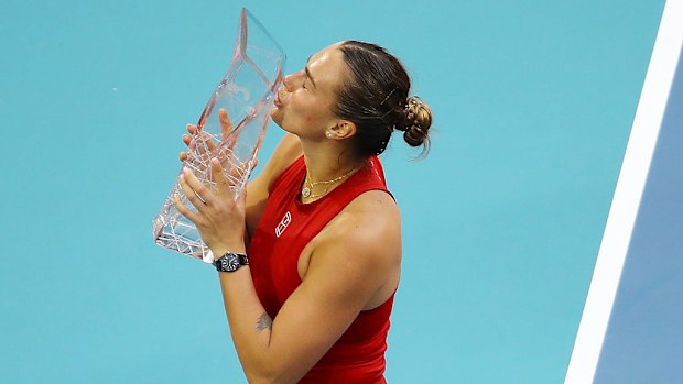 Aryna Sabalenka poses with the Butch Buchholz Trophy.