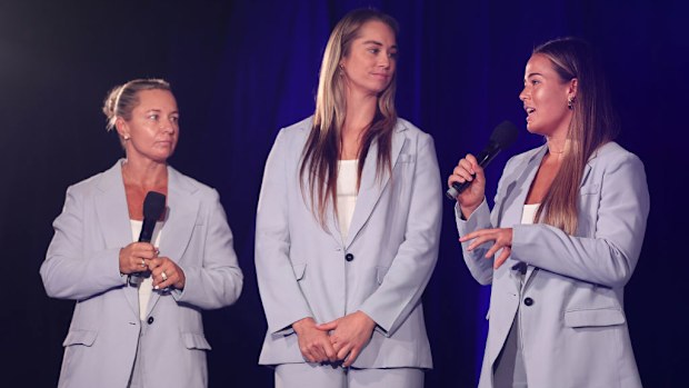 NSW Sky Blues, Isabelle Kelly, Kezie Apps, coach Kylie Hilder. NRLW. State of Origin 2024.