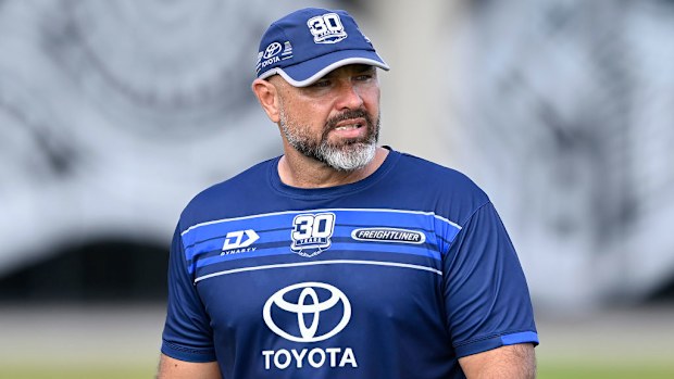 Cowboys koçu Todd Payten antrenman sırasında.