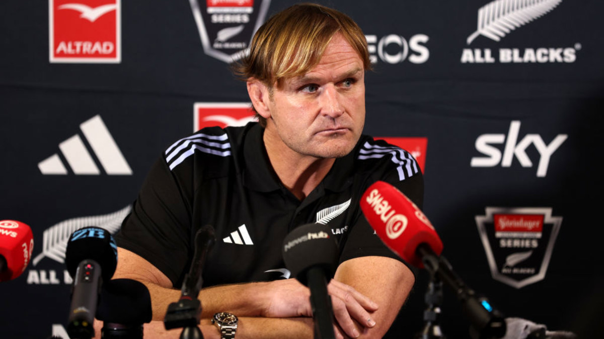 het ontslag van Scott Robertson; Justin Marshall beweert; Trainingsupdates Dave Rennie, Jamie Joseph, Stephen Larkham