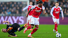 Noni Madueke of Arsenal runs with the ball.