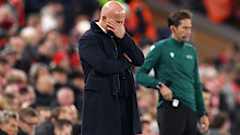 Arne Slot reacts after the team's defeat.