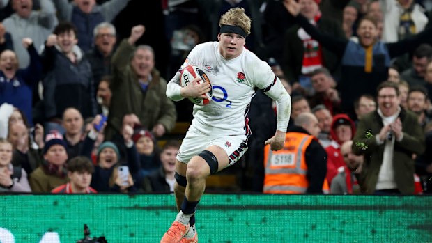 Henry Pollock of England breaks with the ball to score his team's seventh try.
