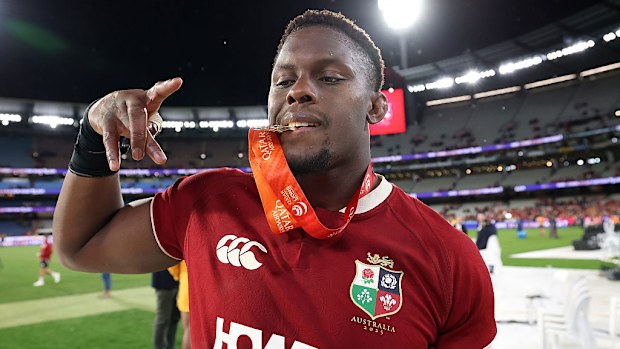 Britanya ve İrlanda Lions oyuncusu Maro Itoje, zaferini kutluyor.