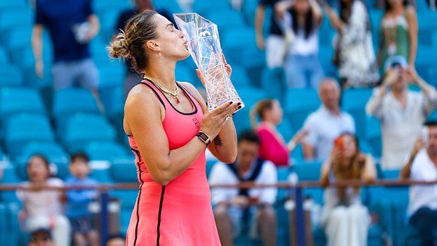 Aryna Sabalenka kisses the Butch Buchholz Championship trophy.