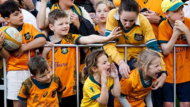 Wallabies fans wait for players.