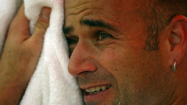 Andre Agassi sıcak havada mücadele ediyor.