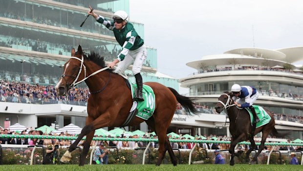 James McDonald rides #10 Via Sistina.