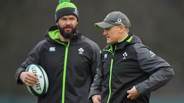 Joe Schmidt ve savunma koçu Andy Farrell, İrlanda antrenmanında.