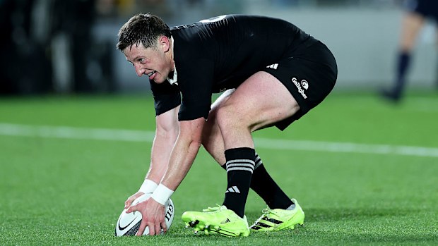 Cam Roigard of New Zealand scores his second try.