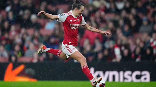 Caitlin Foord, Arsenal için kupayı kazanmak üzere 104. dakikada gol attı.
