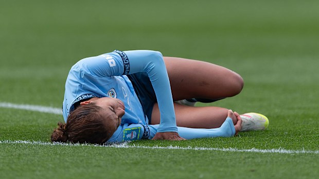 Mary Fowler of Manchester City is injured.