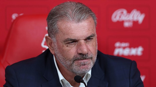 Ange Postecoglou'nun açılış basın toplantısında.