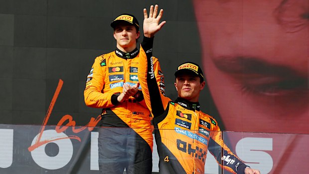Lando Norris ve Oscar Piastri.