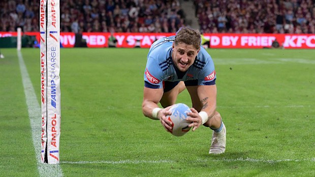 Zac Lomax, Blues için try atarken.