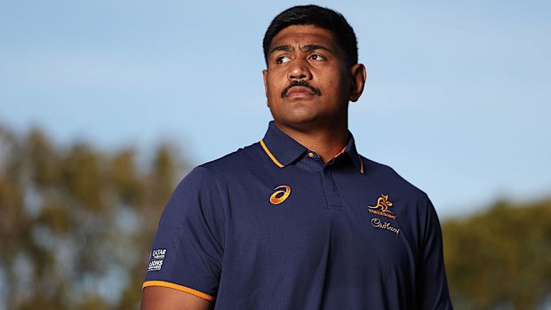 Will Skelton poses during a Wallabies visit to Stanmore Public School.
