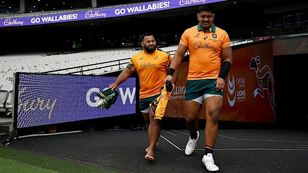 Taniela Tupu e Will Skelton chegaram ao campo.