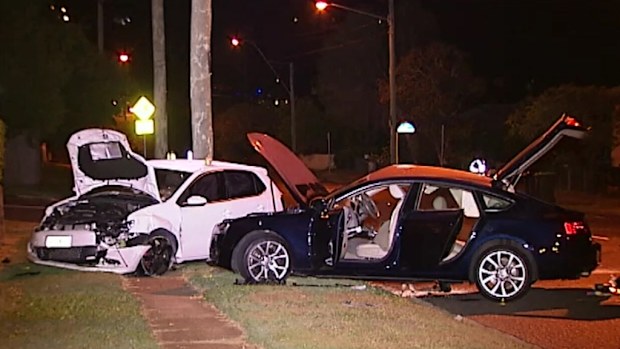Four people were injured in the crash at Holland Park West. (9NEWS)