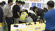 Kim Ye-Ji was helped by many officials after collapsing at a press conference.