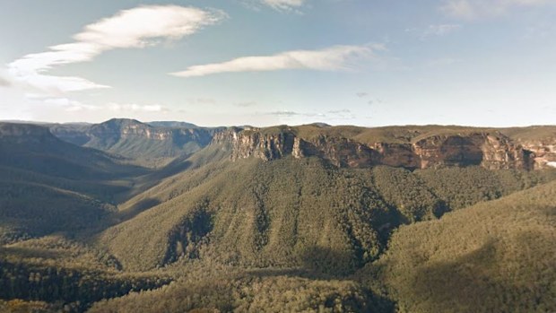 Bushwalkers have raised concerns for a young child spotted alone in a peculiar encounter on a Blue Mountains walking track today.