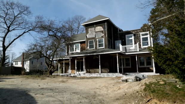 Beachfront Bargain Hunt: Renovation  9now
