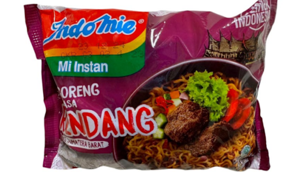 Popular brands of mi goreng instant noodles sold at a Victorian grocer are being recalled over undeclared allergens. 