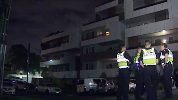 Police investigating death of man at an Ashwood apartment. (9NEWS)