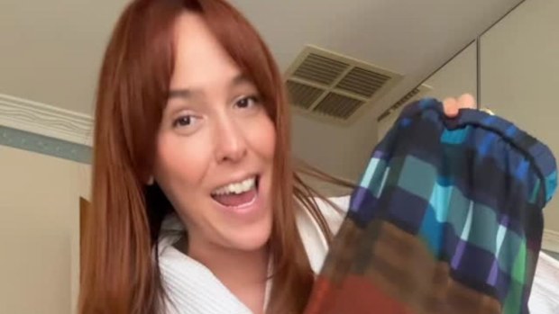 Melbourne woman discovers TV history Neighbours memorabilia in op shop 