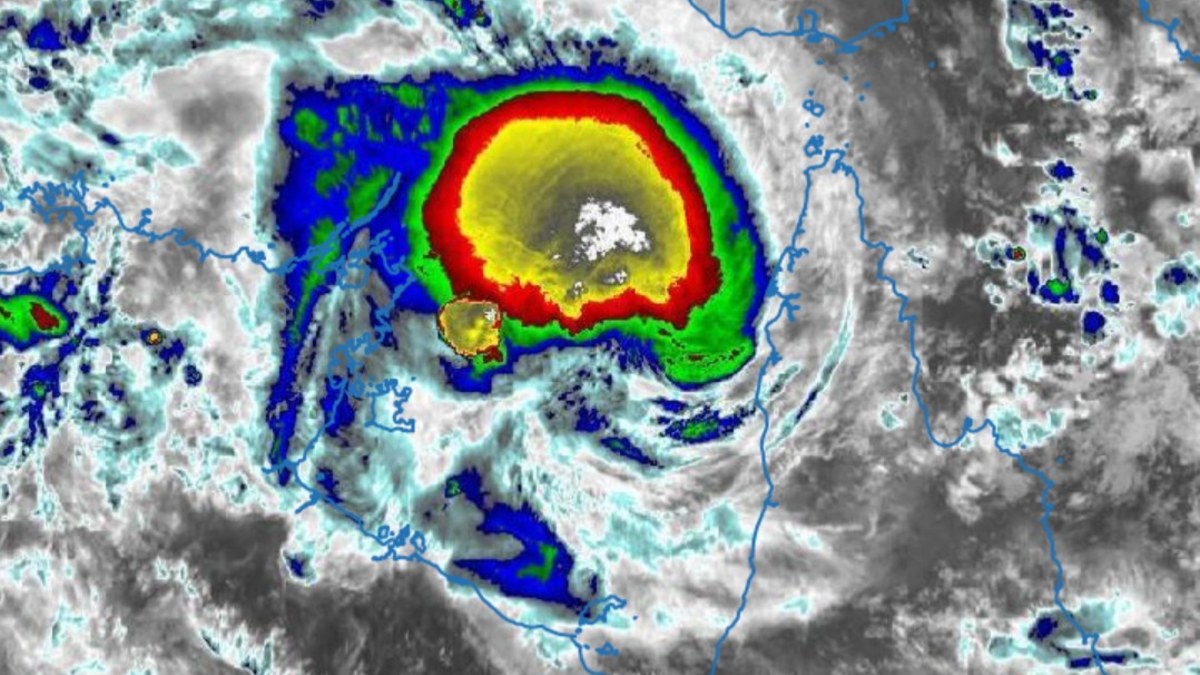Tropical Cyclone Narelle update: Narelle set to cross the NT coast as a ...