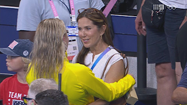 Queen Mary hugs our Aussie swimmers