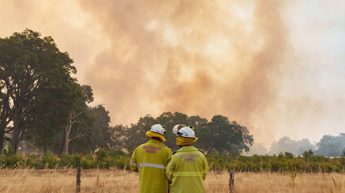 WA bushfires: Slight relief for Perth while high fire danger remains ...