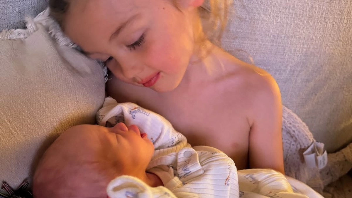 Elle King baby: Singer and daughter of Rob Schneider welcomes second ...