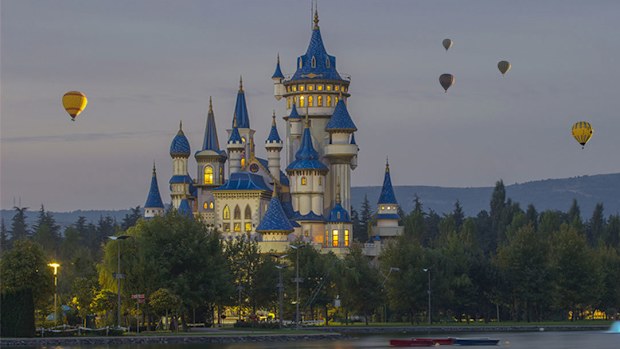 Disney is closing is California theme parks.