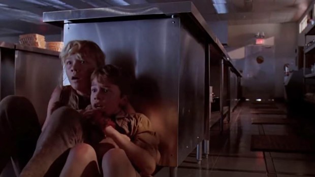 Jurassic Park, movie mistake, kitchen scene, raptors, Ariana Richards, Joseph Mazzello