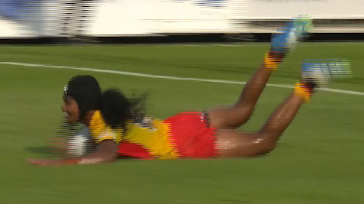 PNG crowd goes wild after dramatic late intercept