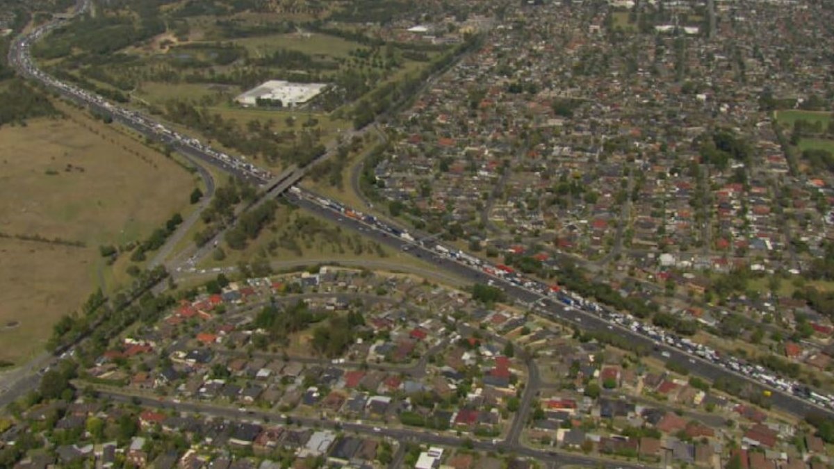 Monash Freeway: Melbourne freeway reopened after three-vehicle crash ...