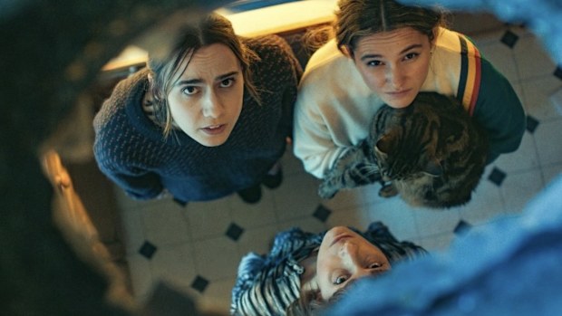 Kat Sadler, Lizzie Davidson, Such Brave Girls Season 2, Such Brave Girls, Stan