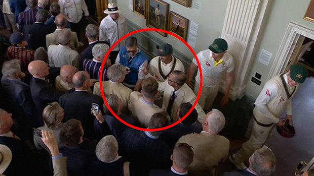 Usman Khawaja, Lord's Long Room'daki davranışlardan hiç memnun kalmadı.