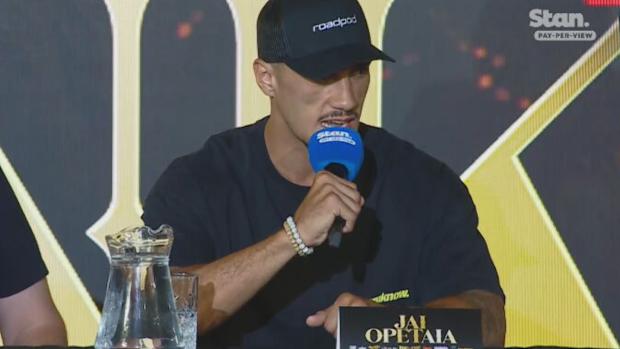 Jai Opetaia, Gold Coast'taki basın toplantısında.