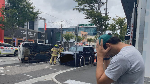 A good Samaritan has retold the moment he chased two teenagers through Melbourne's back streets after witnessing the pair crash into cars, one of which belonging to an AFL player.
