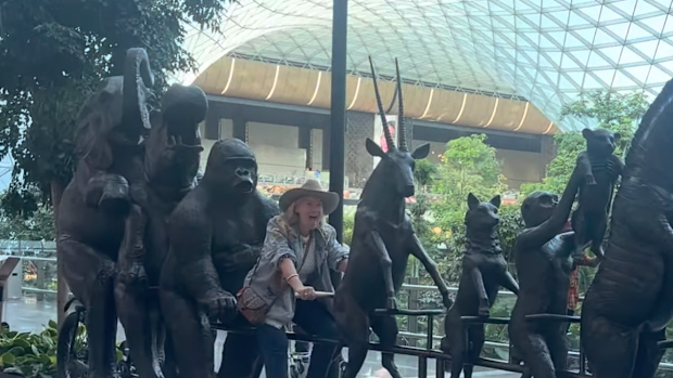 Travel Guides MAFS Lucinda Light