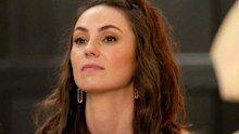 Amy Shark faces off with Lord Sugar