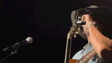 Riley Green hit by phone at Aussie Melbourne concert.