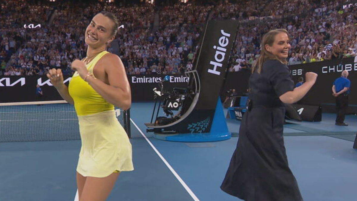 ‘Worst dancer’ world No.1 dazzles crowd after win