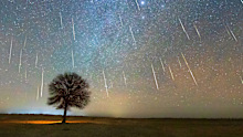 The Geminid meteor shower on December 13, 2020 was photographed in the Kubuqi Desert of Inner Mongolia, China. On that day, more than 200 meteors were photographed in the extremely cold night of minus 20 degrees